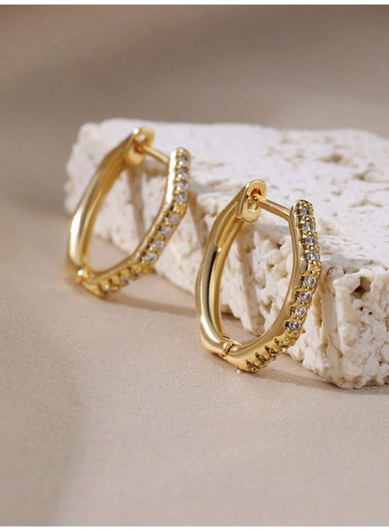 ڤيا أقراط نسائية فاخرة بتصميم هندسي مزين بالزركون – إطلالة راقية لكل يوم - Image 2